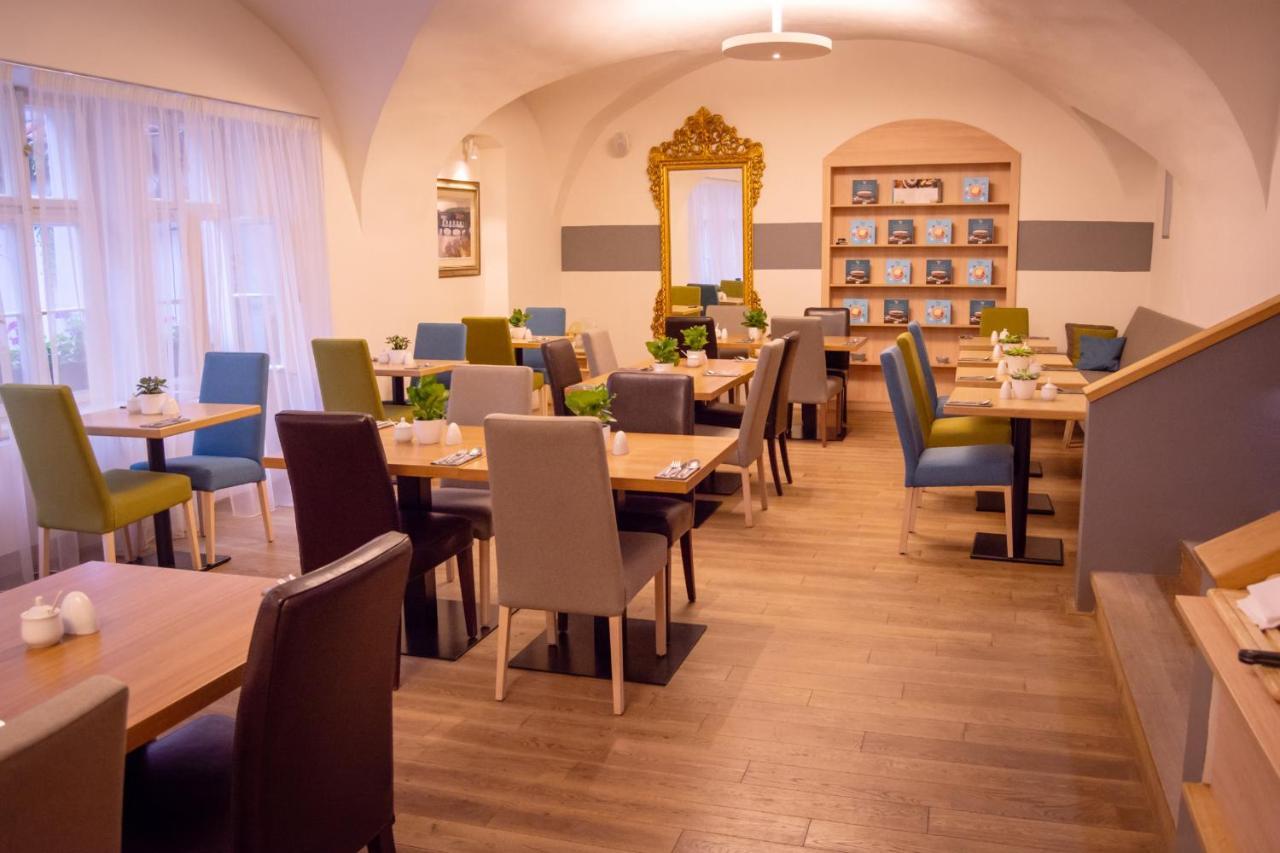 Hotel Golden Key Prague Castle Bagian luar foto