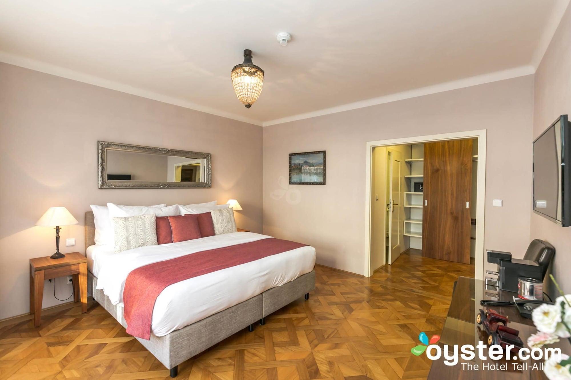 Hotel Golden Key Prague Castle Bagian luar foto
