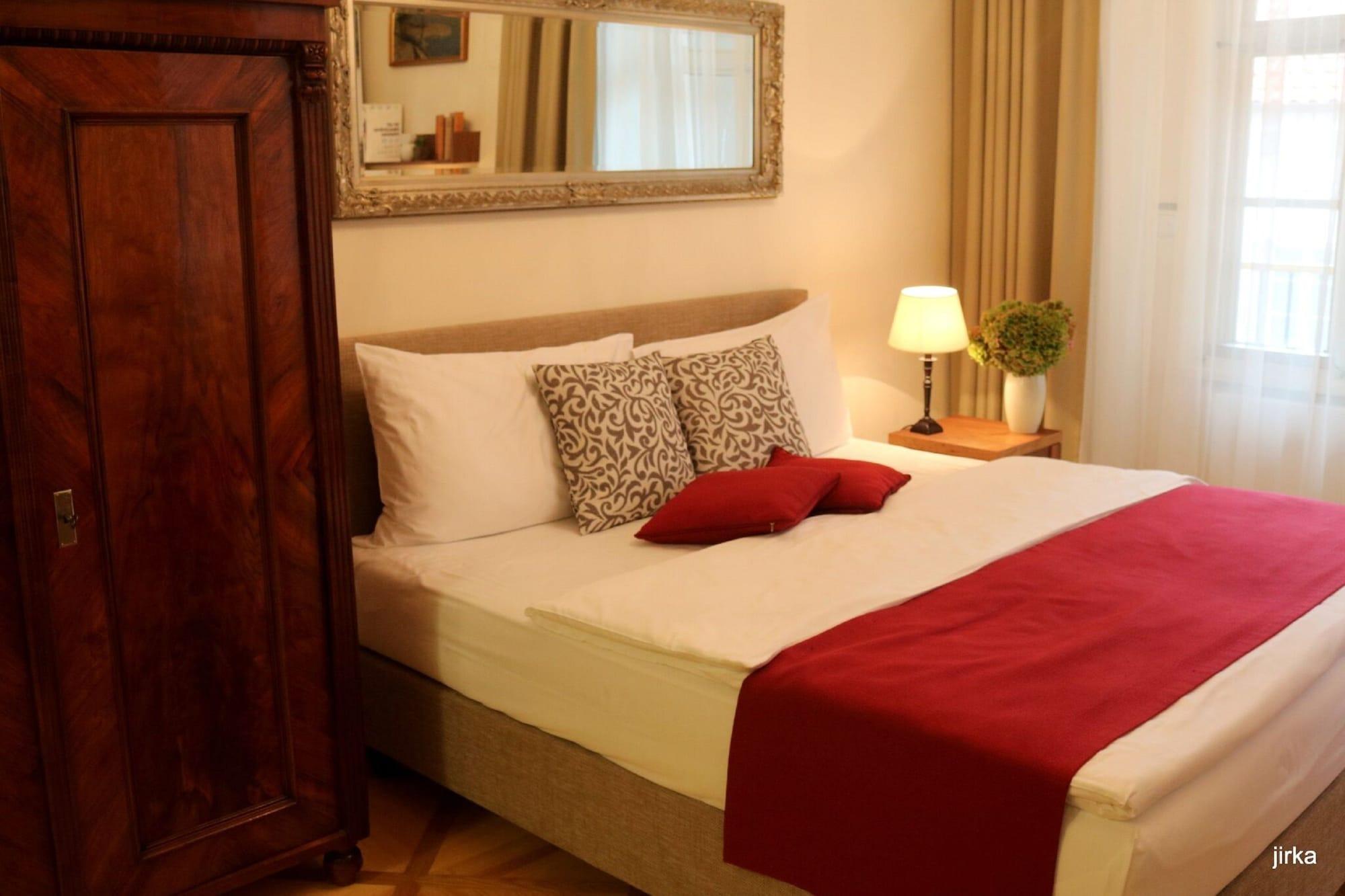 Hotel Golden Key Prague Castle Bagian luar foto