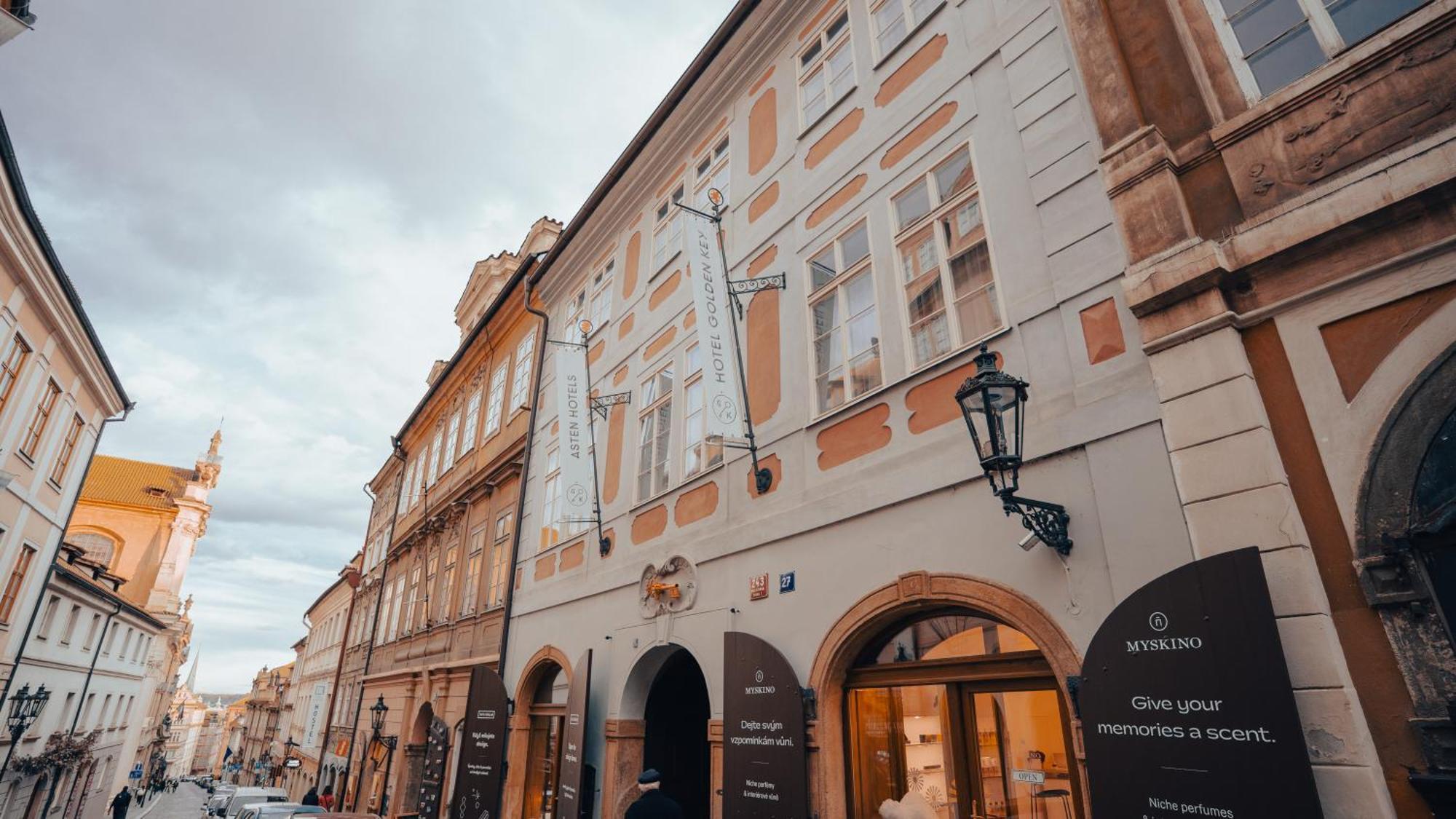 Hotel Golden Key Prague Castle Bagian luar foto