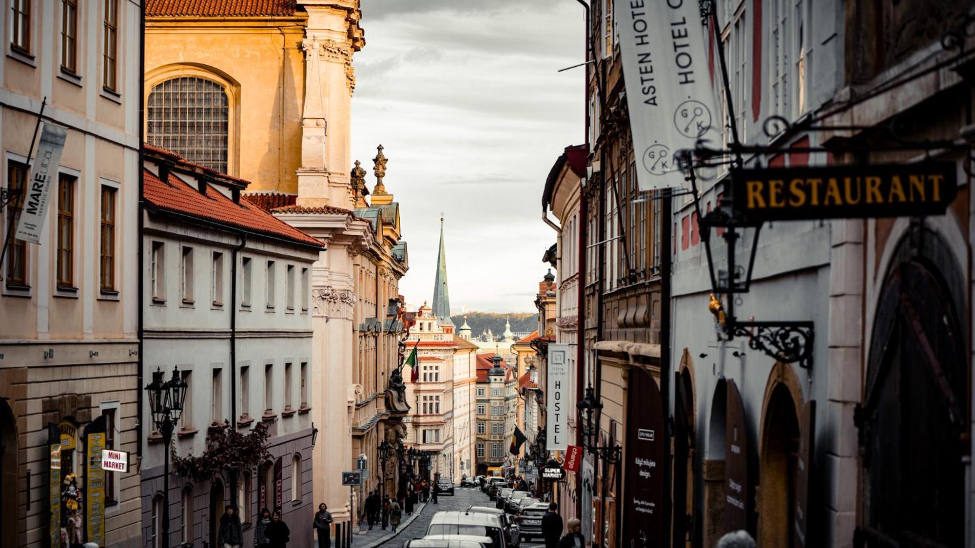 Hotel Golden Key Prague Castle Bagian luar foto