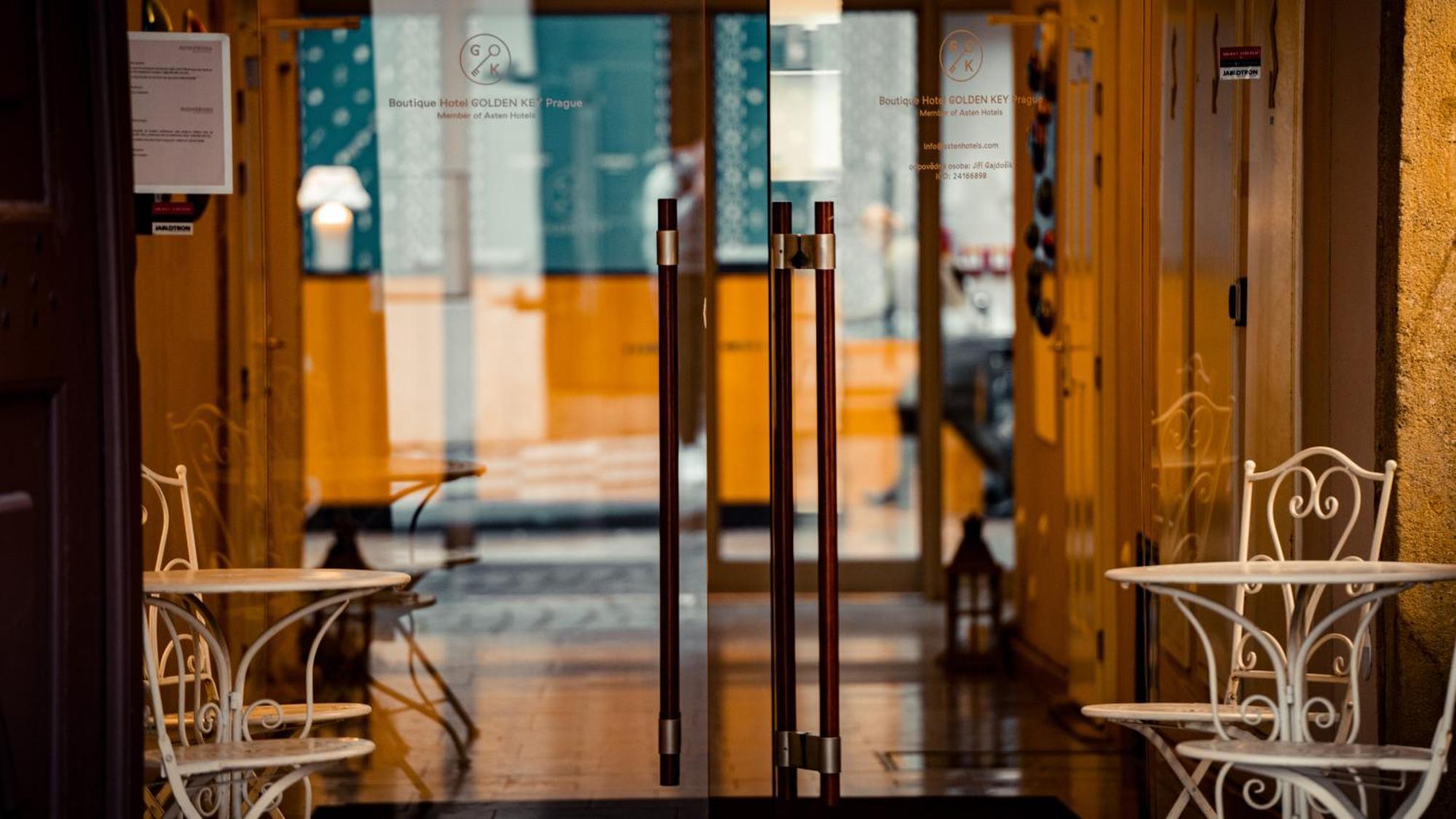 Hotel Golden Key Prague Castle Bagian luar foto
