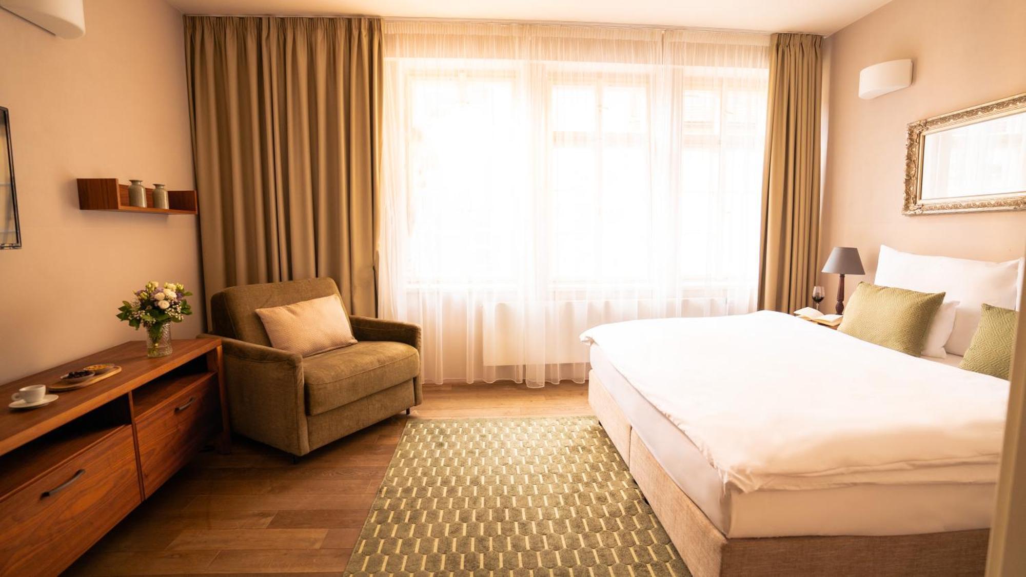 Hotel Golden Key Prague Castle Bagian luar foto